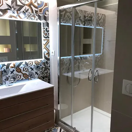 2 Beds-2 Full Baths,ac, Lift-balcony, Parking Beausoleil