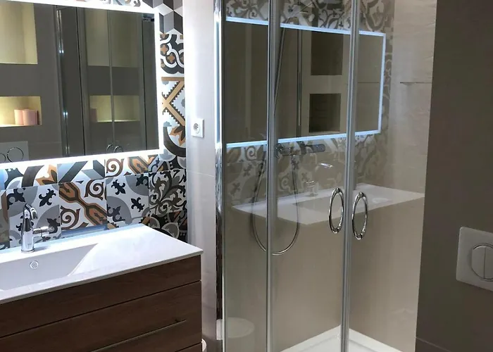 2 Beds-2 Full Baths,ac, Lift-balcony, Parking Beausoleil