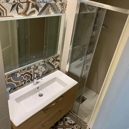 2 Beds-2 Full Baths,ac, Lift-balcony, Parking アパート *