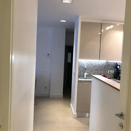 2 Beds-2 Full Baths,ac, Lift-balcony, Parking ボーソレイユ