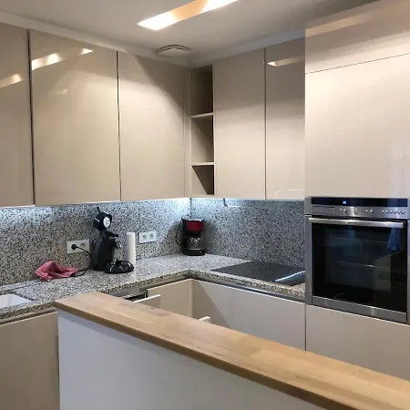 2 Beds-2 Full Baths,ac, Lift-balcony, Parking アパート *