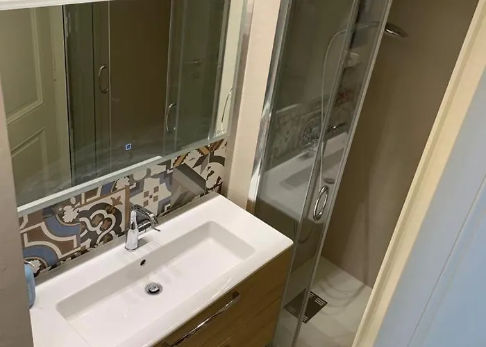 2 Beds-2 Full Baths,ac, Lift-balcony, Parking アパート *