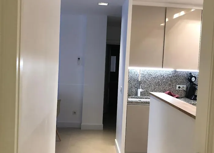 2 Beds-2 Full Baths,ac, Lift-balcony, Parking ボーソレイユ