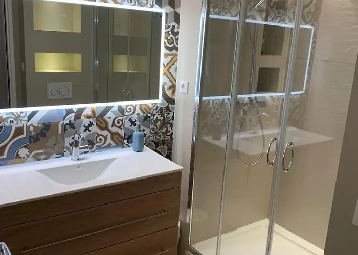 アパート 2 Beds-2 Full Baths,ac, Lift-balcony, Parking ボーソレイユ